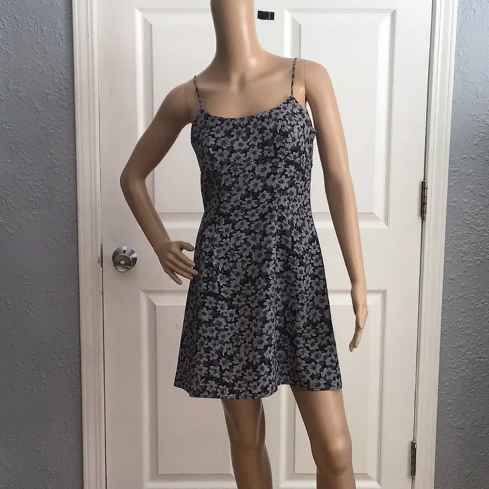 💥💥LABELLE💥💥. FLORAL DRESS - Picture 4 of 4